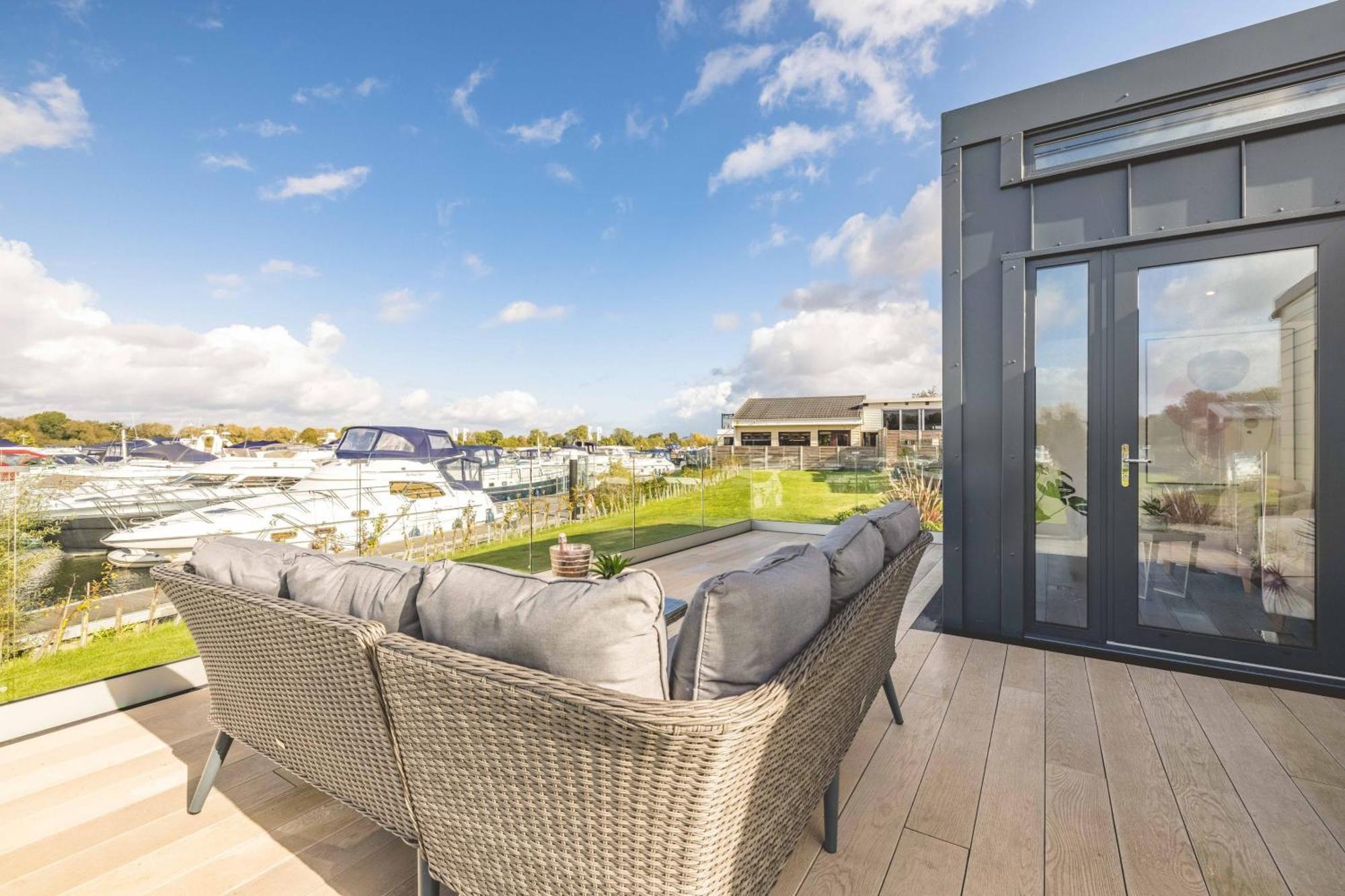 Luxury 2Bdr 2Ba Lodge With Hot Tub In Windsor Marina Dorney Exteriör bild